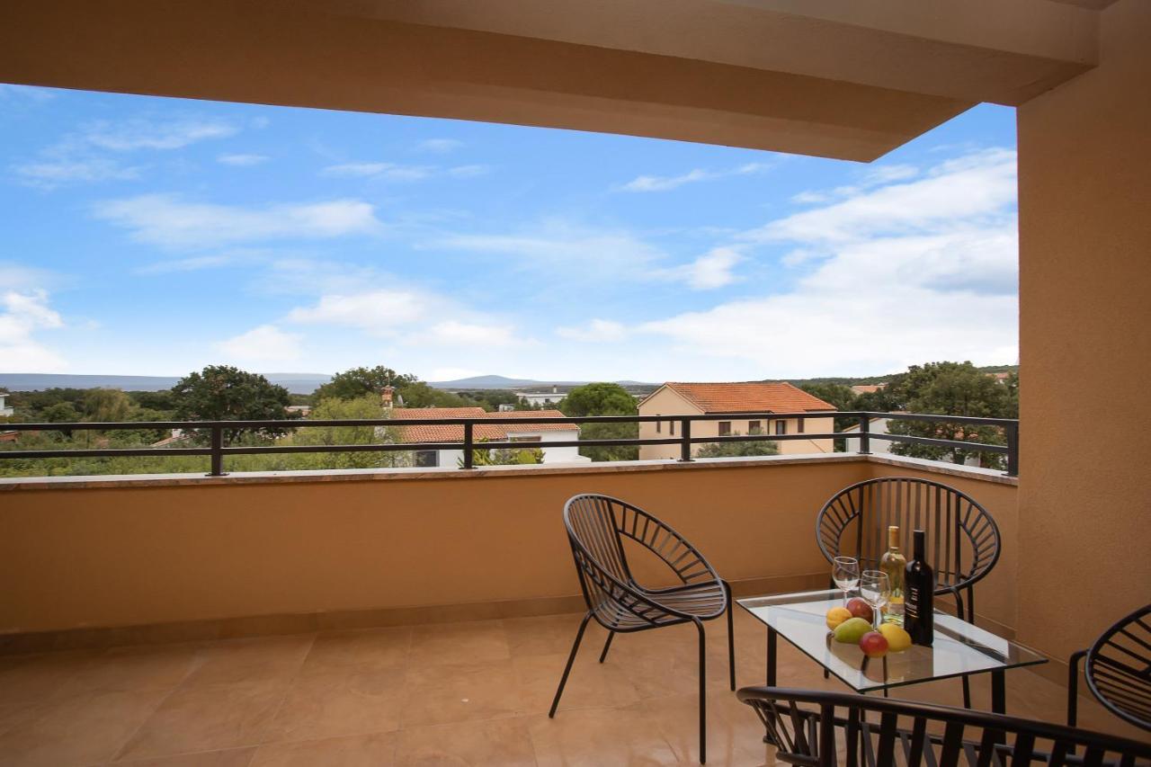 Apartment Cesare With Shared Pool Liznjan