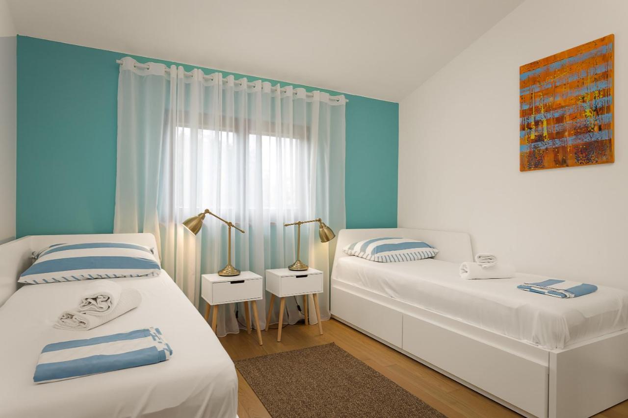 Cesare With Shared Pool Apartment Liznjan