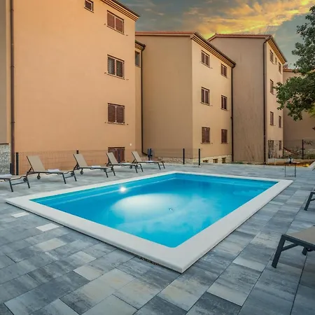 Apartments Cesare With Shared Pool Liznjan Exterior photo