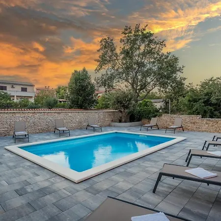 Apartments Cesare With Shared Pool Liznjan Exterior photo