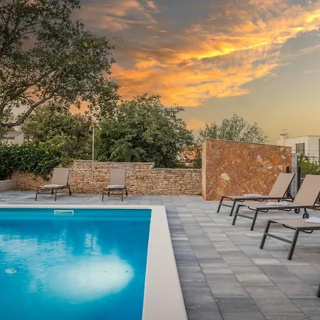 Apartments Cesare With Shared Pool Liznjan Exterior photo