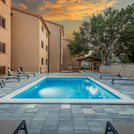 Apartments Cesare With Shared Pool Liznjan Exterior photo