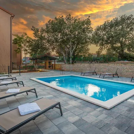 Apartments Cesare With Shared Pool Liznjan Exterior photo
