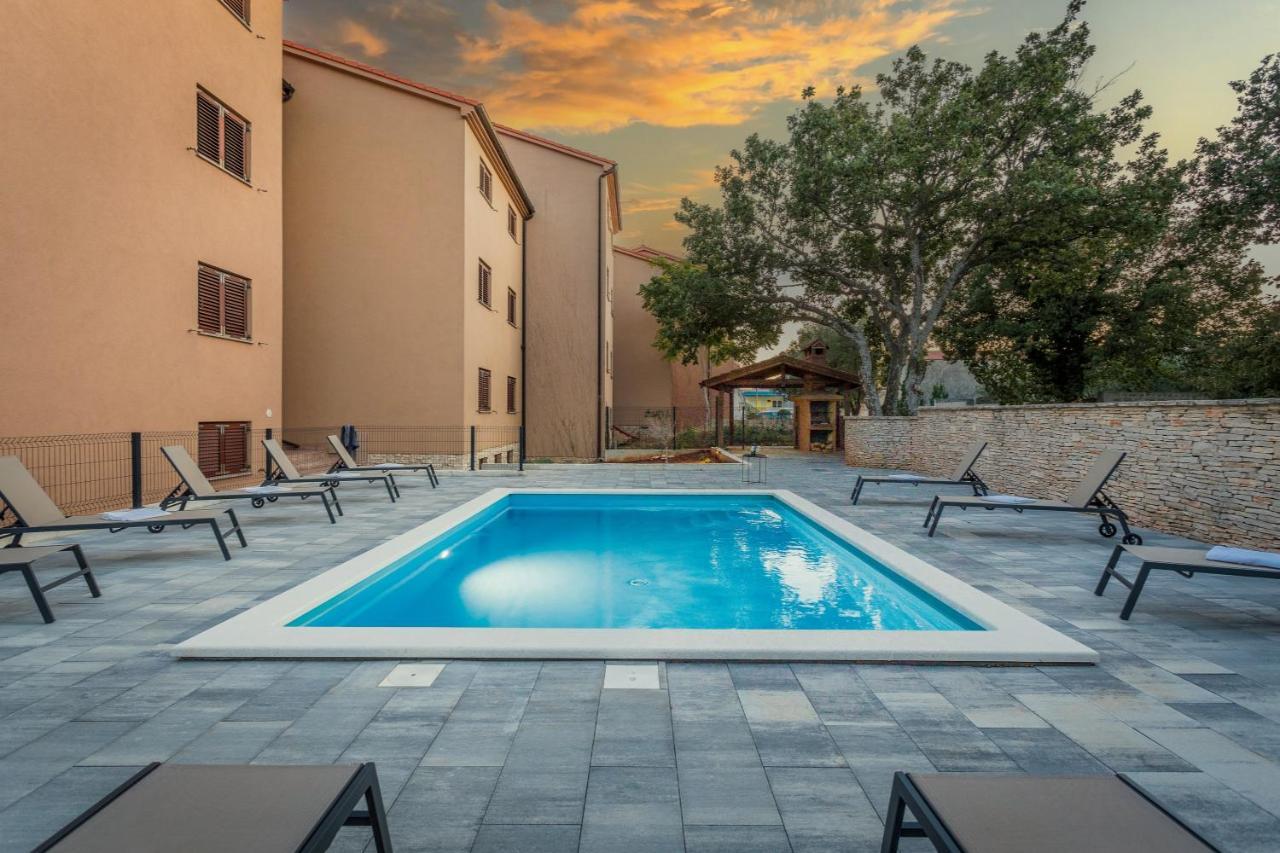 Cesare With Shared Pool Apartman *